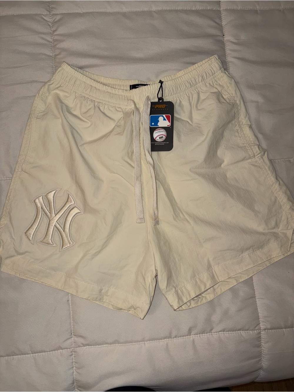 Men's Yankees Cream Logo Shorts